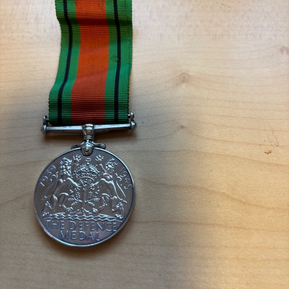 WWII 1939 - 1945 Silver UK The Defence Medal - Picture 2 of 2